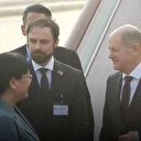 Almanya Başbakanı Scholz'u Çin'de belediye başkan yardımcısı karşıladı