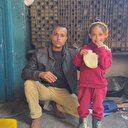 Gazze'de aylar sonra taze ekmek yiyen Gazzeli çocukların yüzü güldü