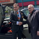 Azerbaycan Türk'ü iş adamı Kurtlar Vadisi oyuncusuna son model Bugatti hediye etti
