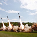 Corée du Nord: Kim supervise le test d'un lance-roquettes multiple