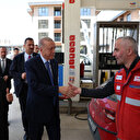 Cumhurbaşkanı Erdoğan Üsküdar'da akaryakıt istasyonu çalışanlarını ziyaret etti