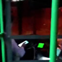Otobüs şeritten çıktı yine de elinden ayırmadı! İETT şoförü telefonla oynayarak otobüs kullandı