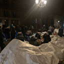 France: une centaine de migrants campent devant la mairie de Paris sans tente