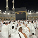 Hac mevsimi öncesinde binlerce Müslüman Mescid-i Haram'ı ziyaret etti