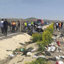 Korkunç kaza! Otomobil ile kamyon çarpıştı: Ölü ve yaralılar var