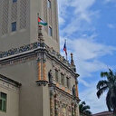 Porto Rikolu öğrenciler ABD bayrağını indirip Filistin bayrağını astılar