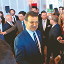 Koltuk manevraları: İmamoğlu’na sarıldı