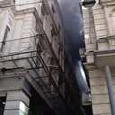 İstiklal Caddesi'nde iş yerlenin bulunduğu binada yangın çıktı