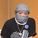 Japon romancı Ota Stephanie Kanto ödül töreninde Filistin kefiyesi taktı