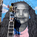 İrlandalı grafiti sanatçısı Emmalene Blake katil İsrail’in katlettiği kızı çizdi