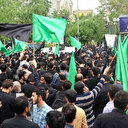 İran'ı yasa boğan helikopter kazası: Öğrenciler Reisi'yi anmak için toplandı