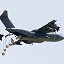 Han Yunus'a havadan insani yardım malzemeleri indirildi