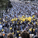 Yüzlerce İsrailli esir takası anlaşması ve Netanyahu'yu protesto için Kudüs'teki başbakanlık ofisinde toplandı