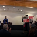Harvard'ın hukuk fakültesi mezunları törende açtıkları pankartlarla büyük beğeni topladı