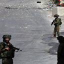 İşgalci İsrail askerleri Batı Şeria'daki baskınlarda en az 20 Filistinliyi gözaltına aldı