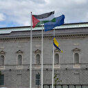 İrlanda Filistin'i resmen tanıması sonrası parlamento binası önünde Filistin bayrağını göndere çekti