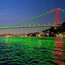 İstanbul’da köprüler Azerbaycan bayrağının renkleriyle aydınlandı
