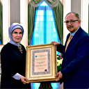 Emine Erdoğan 'Sıfır Atık' projesine verilen AKDENİZ-PA ödülünü teslim aldı