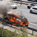 TEM Otoyolu'nda otomobil alev alev yandı