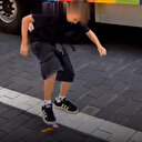 Litvanyalı çocuk LGBT paçavrasını ayağıyla ezdi