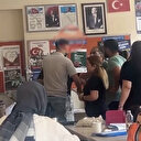 Saldırgan şahıs sınıfı basıp babası yaşındaki öğretmene yumruk attı