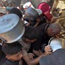 Filistinli çocukların yemek mücadelesi: Birbirlerini ezdiler...