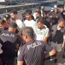 Avcılar'da metrobüs durağında 25 kaçak göçmen yakalandı