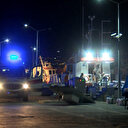 Kadıköy'de mendireğe çarpan teknede can pazarı: 10 kişi kurtarıldı