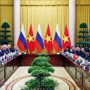 Après la Corée du Nord, Poutine visite le Vietnam