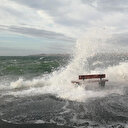 Valilikten 'denize girmeyin' uyarısı: Dalga yüksekliği bir buçuk metreyi bulabilir