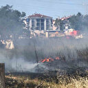 Tekirdağ'da mahalle arasında korkutan arazi yangını