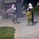 Tacikistan'da yolda yürüyen kadının başörtüsüne saldırı: 'Bu şekilde takamazsın'