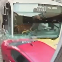 İETT otobüsünün park halindeki araçlara çarptı