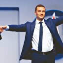 Macron 'Topal Ördek' olacak: Aşırı sağ Fransa'da iktidara yürüyor