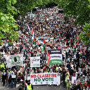 İngiltere'de on binlerce kişi Gazze'de acil ateşkes çağrısıyla bir kez daha sokaklara indi: Ölmenize izin vermeyeceğiz