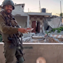 İsrail askeri sirtaki yaparak Filistinli ailenin tabaklarını kırdı