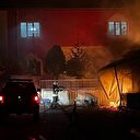 Kayseri’de 5 yaşındaki çocuğa taciz olayı sonrası Suriyelilerin araçlarını ters çevirip iş yerlerini ateşe verdiler