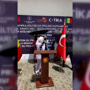 Bakan Göktaş kendisine şemsiye tutulmasını kibarca reddetti