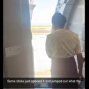 Nouvelle-Zélande: Un homme saute de l'avion en plein décollage