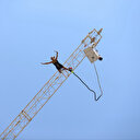 Adrenalin tutkunlarının vazgeçilmezi: Fethiye'de tatilciler 'bungee jumping' ile eğleniyor
