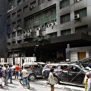 Le Bangladesh se réveille au milieu de bâtiments incendiés et sans internet