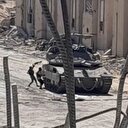 Cesur Kassam mücahidi işgalci tankını bombayı üzerine bırakarak yok etti