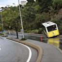 Beşiktaş'ta faciadan dönüldü: Virajı alamayan İETT otobüsü kaza yaptı