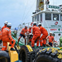 Aux Philippines, les garde-côtes tentent de contenir la nappe de pétrole