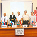 Kardeş ülkenin şairi kitaplarını imzaladı