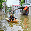 Vietnam: la banlieue de Hanoï toujours submergée par les eaux
