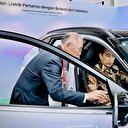 L'Indonésie inaugure sa première usine de batteries pour véhicules électriques