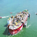 Yüzer platform Singapur'dan yola çıktı