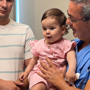 Doğuştan işitme engelli 14 aylık bebek Leia anne ve babasının sesini ilk kez duydu