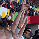 Türk taraftarlar Berlin Olimpiyat Stadyumu'nda İstiklal Marşı'nı bozkurt işareti yaparak okudu